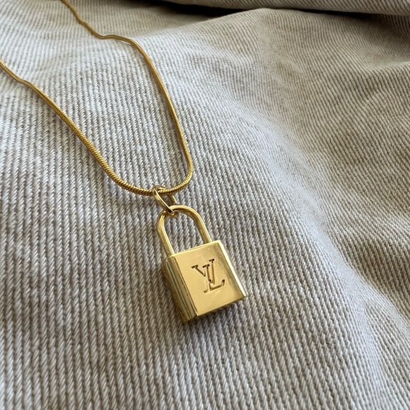 LV Necklace - Picture 2 of 6